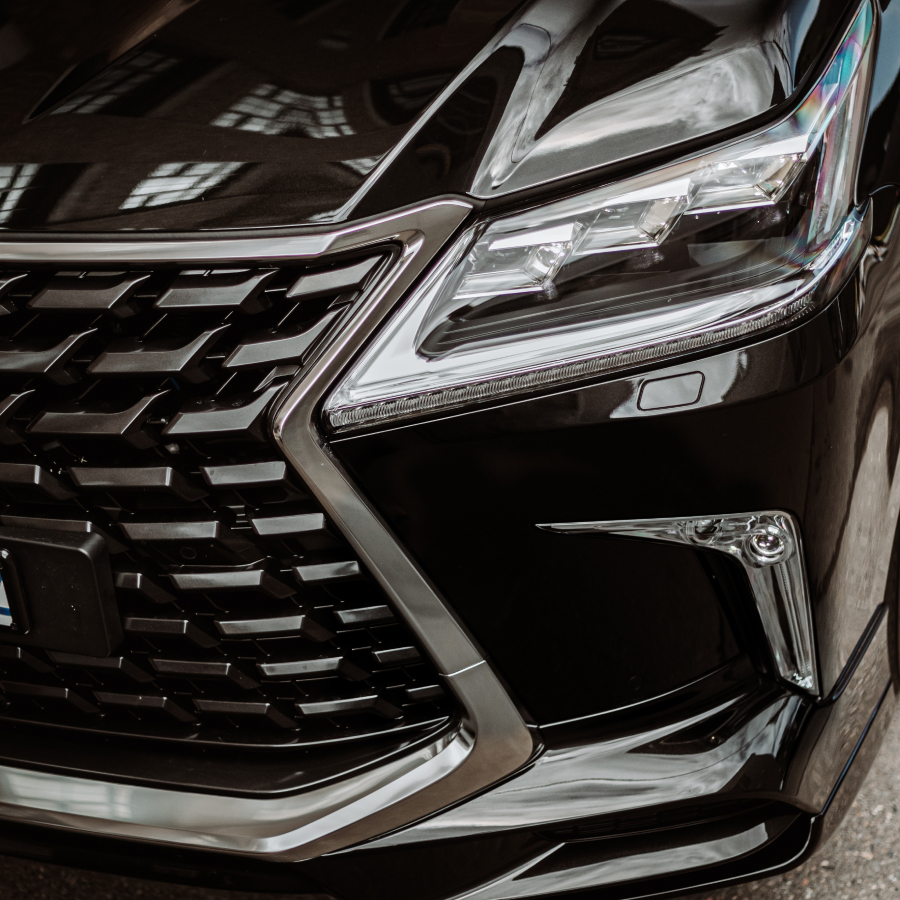 2021 Lexus LX 570 S front grille